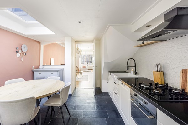 Foto - Te koop: Karakteristieke tussenwoning met garage in Tilburg!